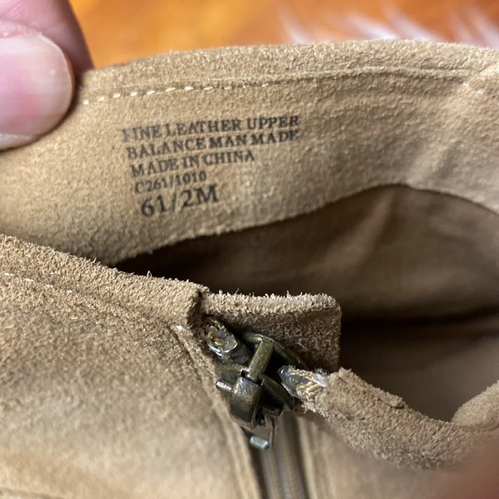 Light tan zip up suede booties by Splendid size 6.5